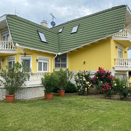 Margaréta Apartmanház Apartamento Hajdúszoboszló Exterior foto
