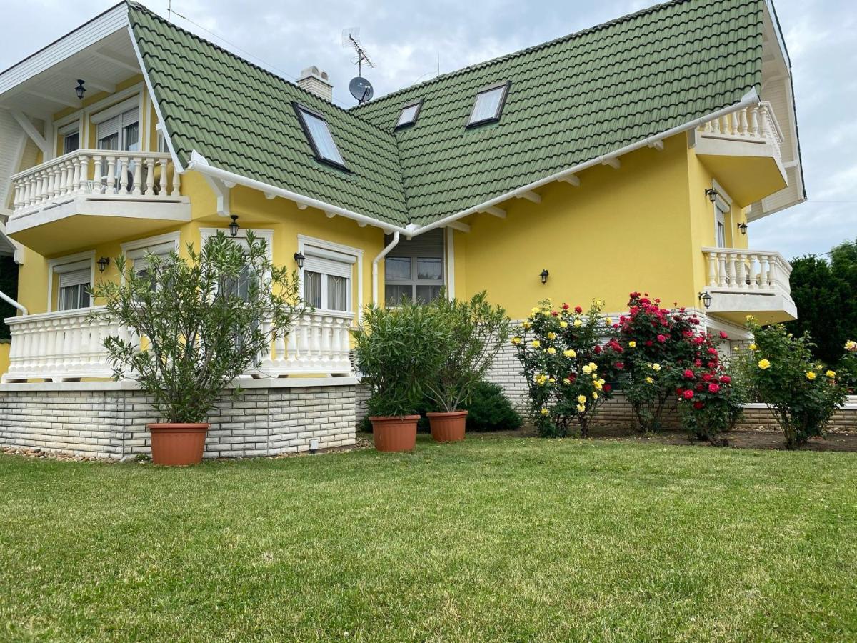 Margaréta Apartmanház Apartamento Hajdúszoboszló Exterior foto