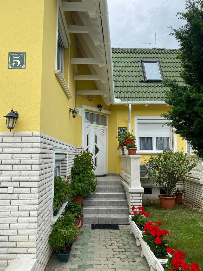 Margaréta Apartmanház Apartamento Hajdúszoboszló Exterior foto