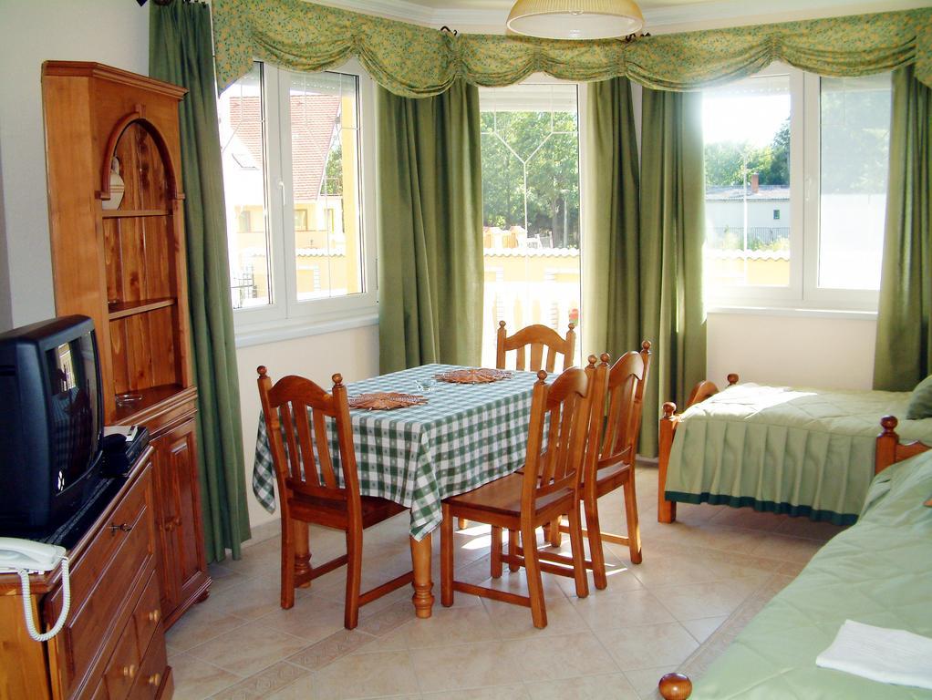 Margaréta Apartmanház Apartamento Hajdúszoboszló Quarto foto